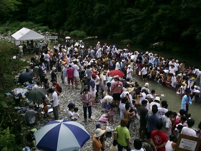 �����̗��ɂ�